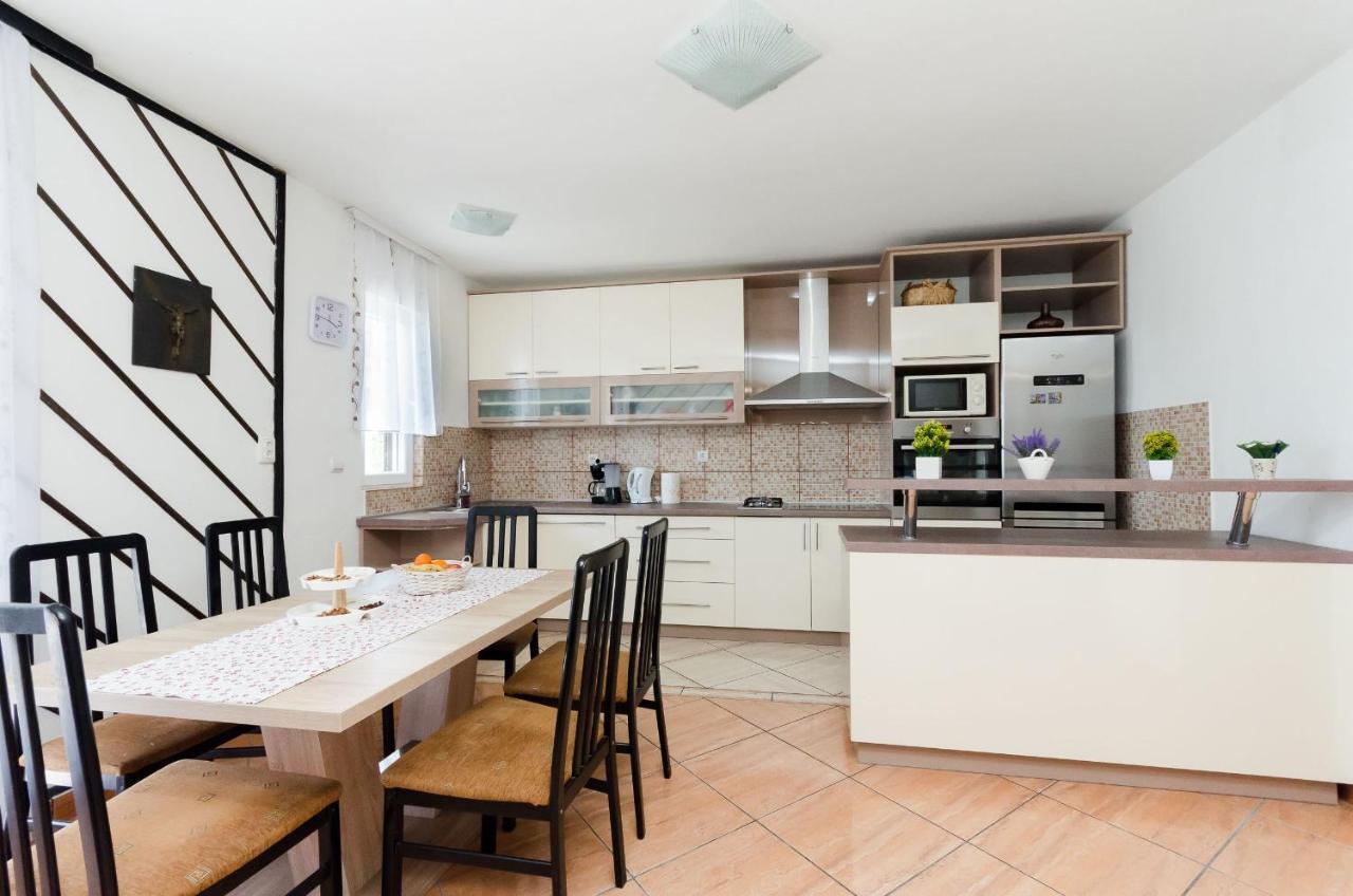 Apartments Albina Lopar Extérieur photo
